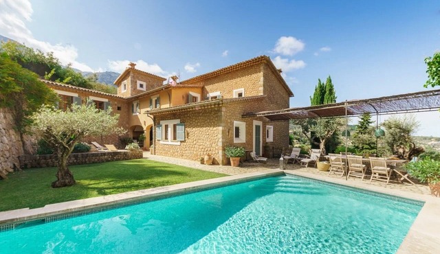 Luxurious Villa with Pool and Beautiful Garden - Villa Sa Tanca