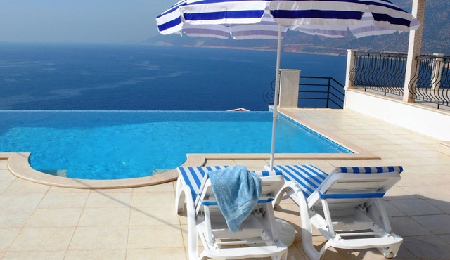Luxurious villa with pool in a stunning location by the sea