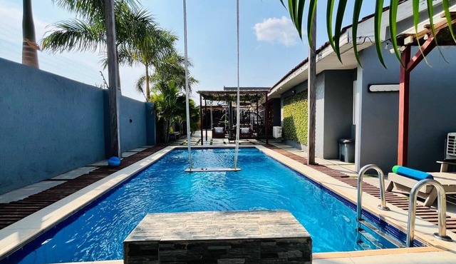 Luxurious Villa With Private Pool, Hot Tub and Bar