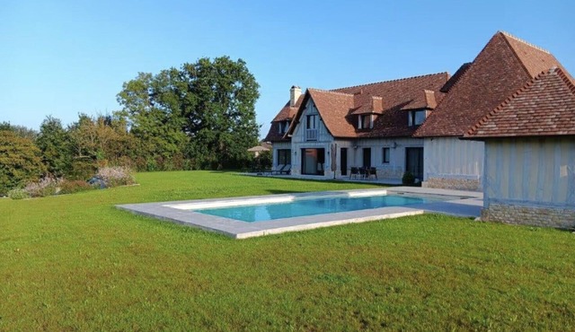 Luxurious villa with swimming pool for 8 people near Deauville in Normandy