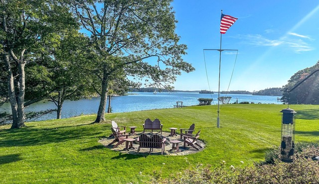 Luxurious Waterfront Retreat: Historic Charm & Breathtaking Scenery at Tidewatch