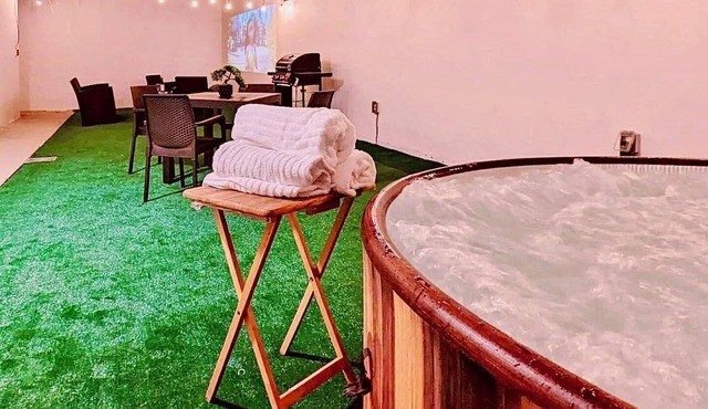 LuxuriousApt Private Jacuzzi/BBQ