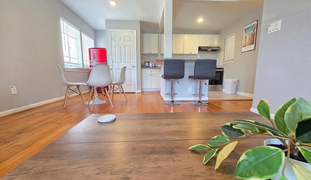 Luxury 1 Bd Montrose-Modena - The Italian Plaza apt3