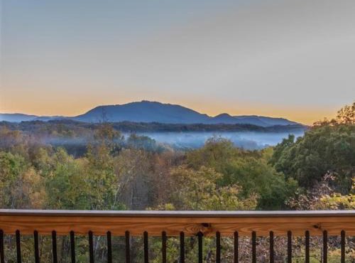 Luxury 12-Bedroom Cabin with Indoor Pool, Hot tub & Movie Theater, Sleeps 36