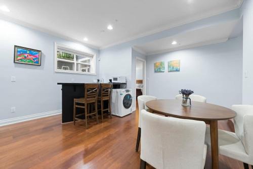 Luxury 1200 squft 2BR Shaughnessy Suite Near YVR & DT