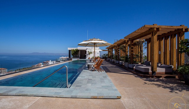 Luxury 1BR 105° SailView, Zona Romántica