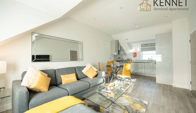 Luxury 2 Bed, 2 Bath Apartment with Parking