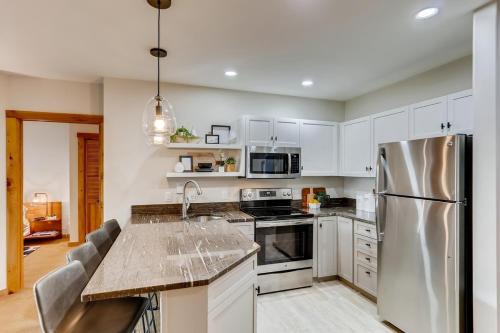 Luxury 2 bed 2 bath Condo in River Run with Pool and Hot Tub