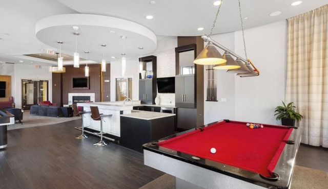 Luxury 2 Bed, 2 Bath Loft in Central Location!