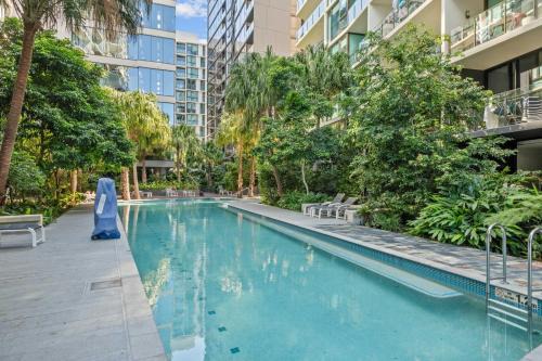 Luxury 2 Bed 2 Bath Parking Pool Gym & Sauna