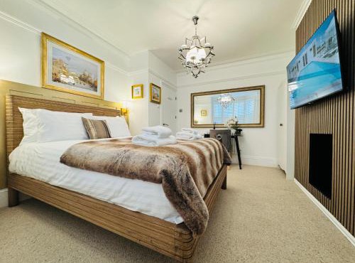 Luxury 2 Bed Designer Apartment & Garden