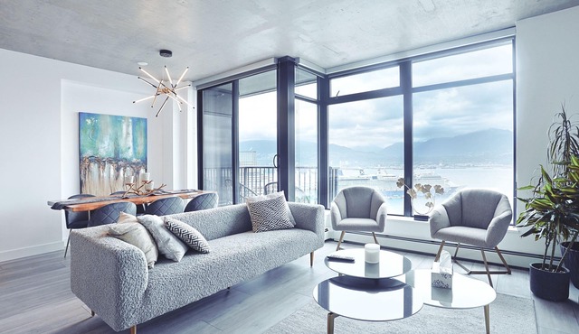 Luxury 2 Bed2 Bath condo in Vancouver's Prime Location Perfect for site seeing