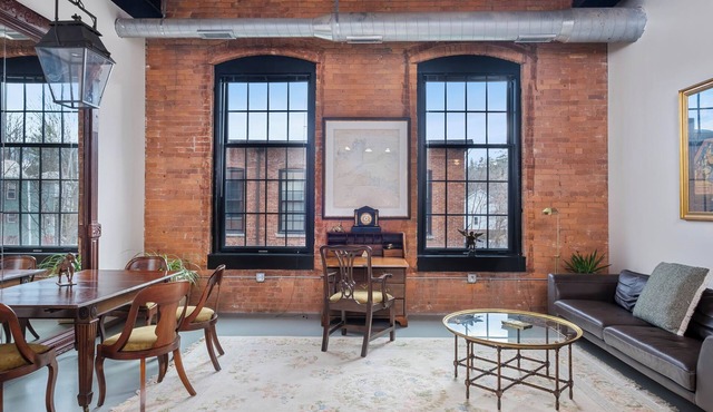 Luxury 2 Bedroom 2 Bathroom Loft Apartment In Williamstown With Great Amenities!