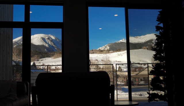 Luxury 2-bedroom Condo on the Blue River in Silverthorne