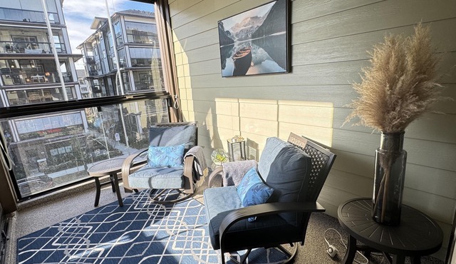 Luxury 2 BR/2B; Langley Condo withAC/FP/solarium/gym/spray park/near transit