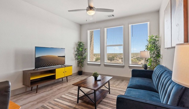 Luxury 2BD/2BA Next to Airport f4x5