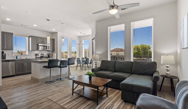 Luxury 2BD/2BA Next to Airport 3nt6