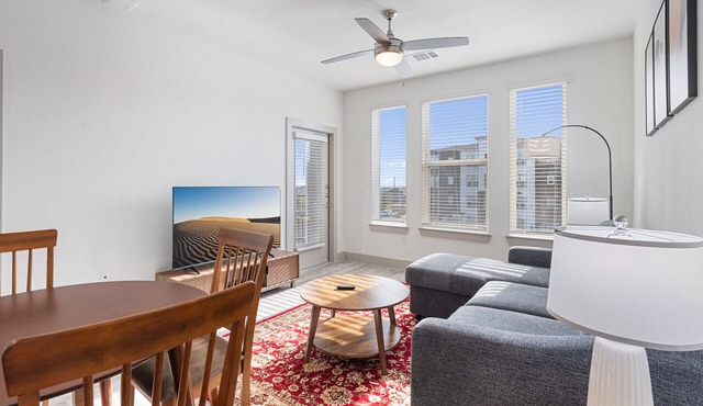 Luxury 2BD/2BA Next to Airport unac