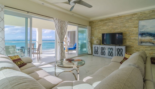 Luxury 2BD Beachfront Condo with Amazing Sea Views, Centrally Located