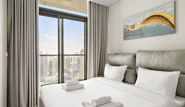 Luxury 2BD with Iconic Dubai Skyline View