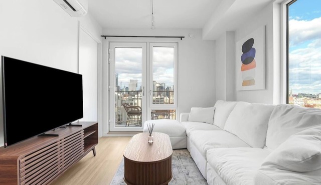 Luxury 2bed/1.5bath with private outdoor space.