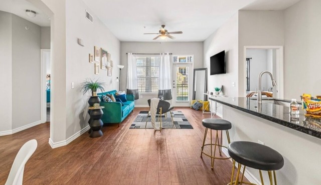 Luxury 2bed/2bath Suite great location, Long Stay discount