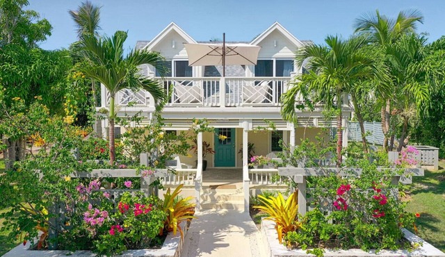 Luxury 2BR 2.5BA Villa w/Pool & Harbour Views