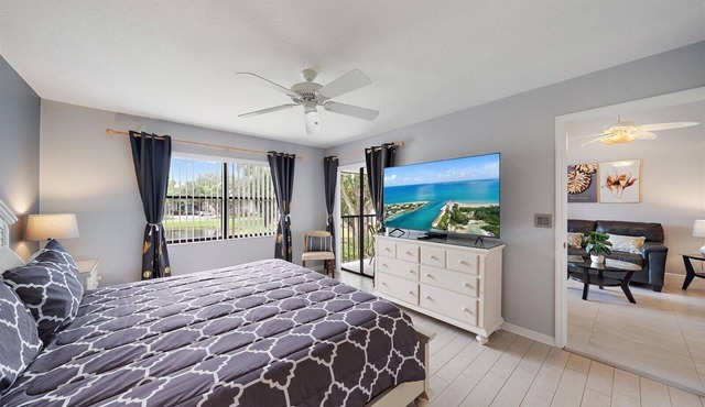 Luxury 2BR/2BA Condo Minutes from AMI, Beaches & IMG