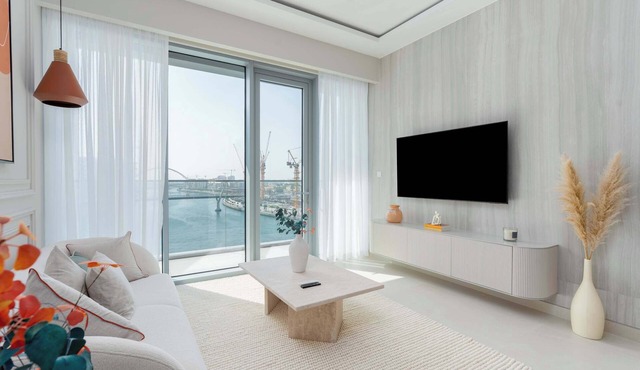 Luxury 2BR and Study Water View in Al Wasl