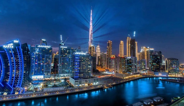 Luxury 2BR Apt | Infinity Pool with Burj View