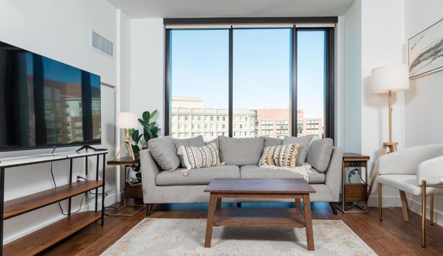 Luxury 2BR BackBay Boston Common T-station Roof Top Lounge Gym