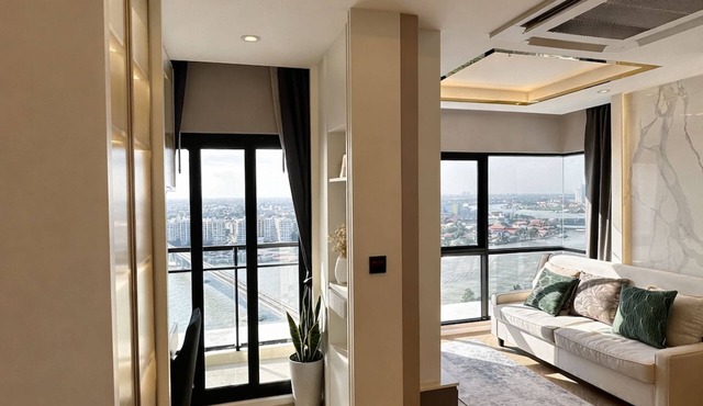 Luxury 2BR River View 360 Pool & Gym Access
