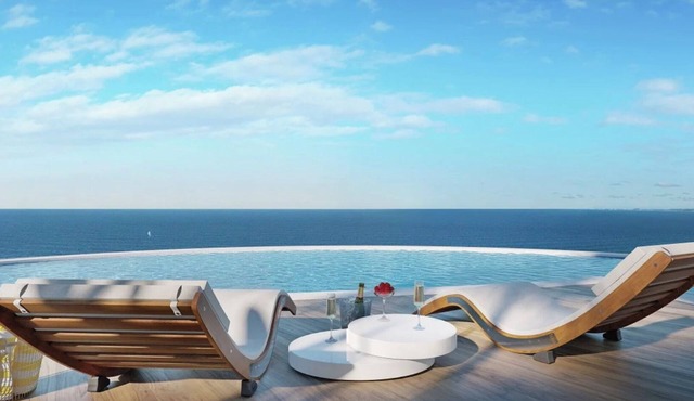 Luxury 2BR t2 Bath Apartment · Ocean Views · Main Beach