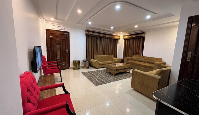 Luxury 2BR View Mall Road