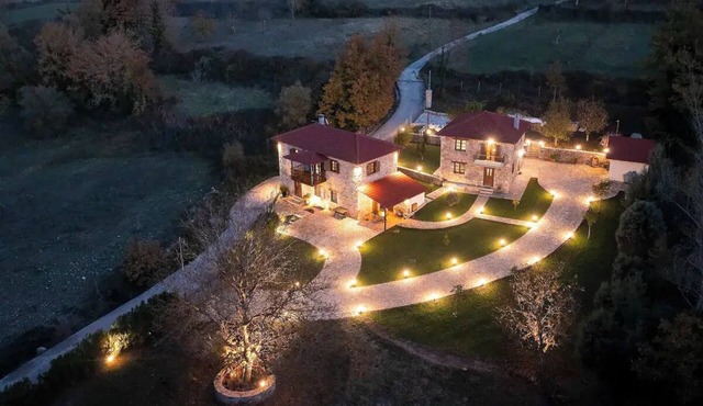 Luxury 3-Bedroom Villa - ideal for families - 25 mins to ski center of Kalavrita