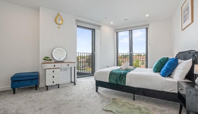 Luxury 3 bedroom with 2 bath at Plaistow opposite of station