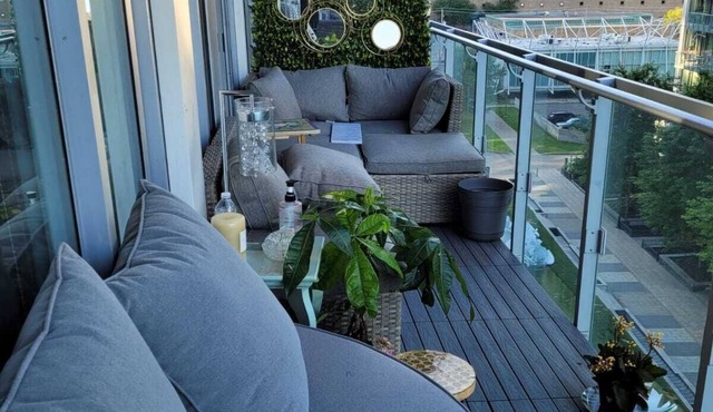 Luxury 3bd-3 bath condo with spectacular views 🌅 of the Lake & Toronto islands.