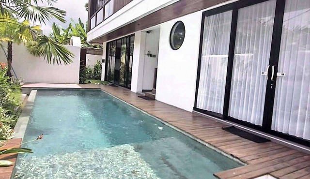 Luxury 3BR Private Villa with Pool & Bathtub Near Canggu