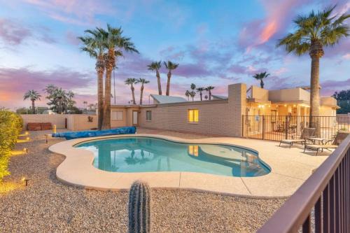Luxury 3BR Stay Heated Pool, Tennis, Games and BBQ