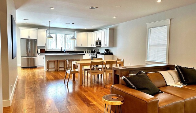 Luxury 3BR with King Beds in Montgomery Village