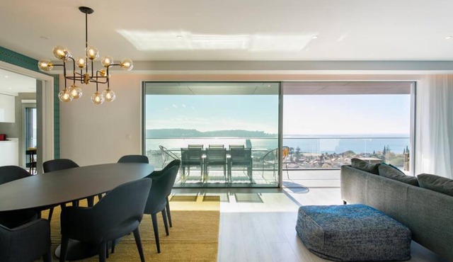Luxury 4 bedr Flat w/PANORAMIC Views & Pool!