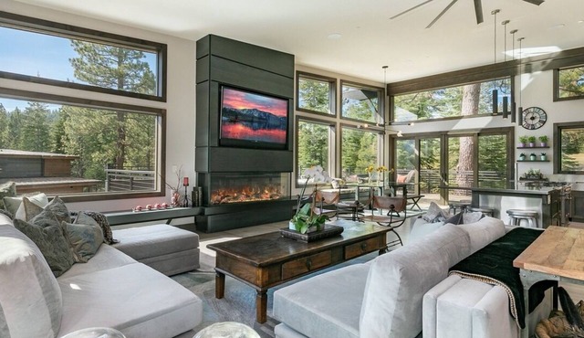Luxury 4-Bedroom with ensuite bathrooms Mountain Retreat in Schaffer’s Mill