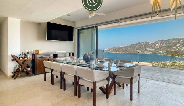 Luxury 4 BR Condo - Amazing Bay View - Pool