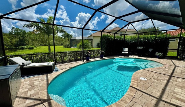 Luxury 4BD/3BT lakeview w pool and resort style amenities near beaches and golf