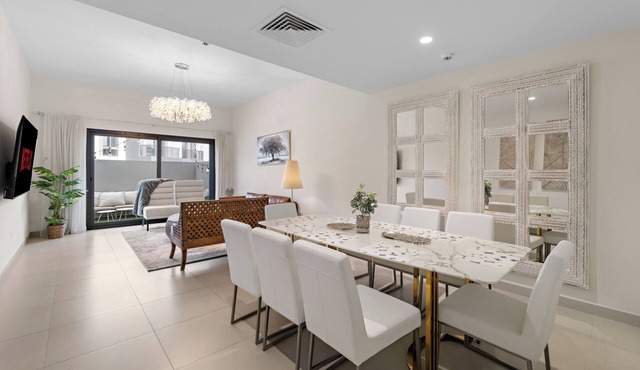 Luxury 4BR Corner Villa – All Ensuite Baths, Private Garden, Pool/Gym Access