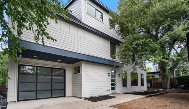 Luxury 4BR East Austin Home w/Pool & Game Room