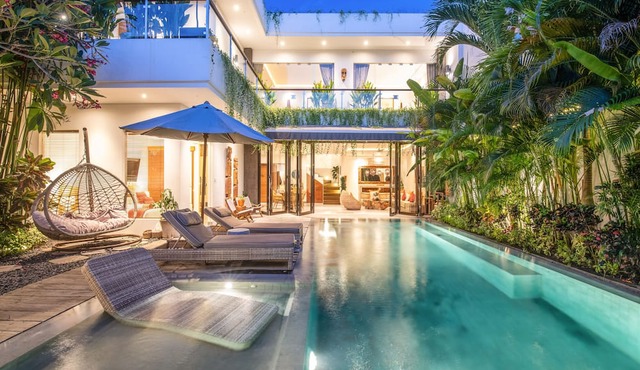 Luxury 4BR Haven, Steps to Canggu's Beach Elegance
