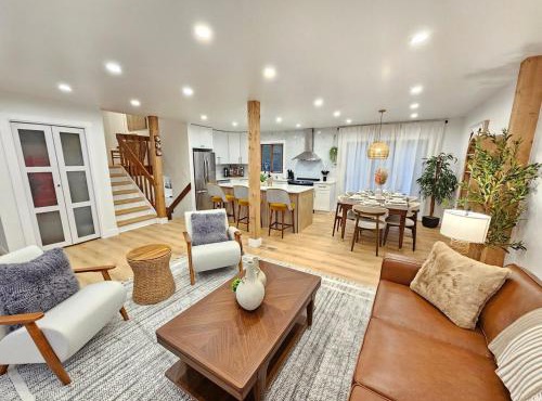 Luxury 4BR near Six Flags & Naval Base