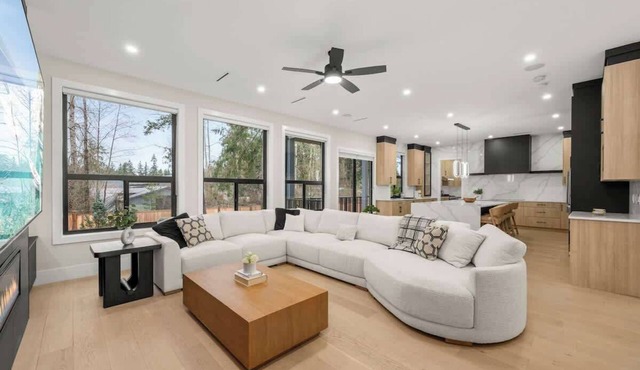 Luxury 5BR Modern Home Huge Open Layout