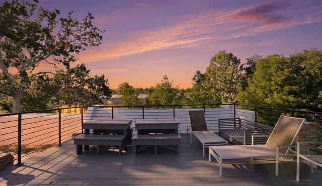 Luxury 5BR Rowhouse · Sleeps 14 · Rooftop in DC